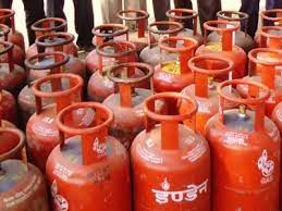 घरेलू एलपीजी की कीमत में कमी, 10 रु प्रति सिलिंडर घटे दाम घरेलू एलपीजी की कीमत में कमी, 10 रु प्रति सिलिंडर घटे दाम