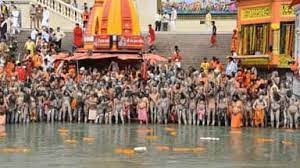 शाही स्नान के लिए हरकी पैड़ी पर उमड़ी श्रद्धालुओं की भीड़ शाही स्नान के लिए हरकी पैड़ी पर उमड़ी श्रद्धालुओं की भीड़
