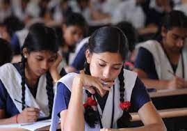 यूपी बोर्ड की 10वीं और 12वीं की परीक्षाएं टलीं यूपी बोर्ड की 10वीं और 12वीं की परीक्षाएं टलीं
