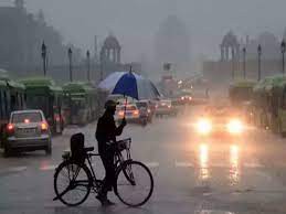 दिल्ली में कुछ जगहों पर सुबह हुई हल्की बारिश दिल्ली में कुछ जगहों पर सुबह हुई हल्की बारिश