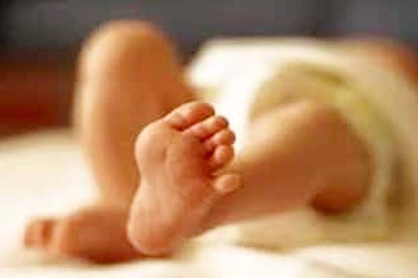 एक साथ 3 पेनिस के साथ जन्मा बच्चा