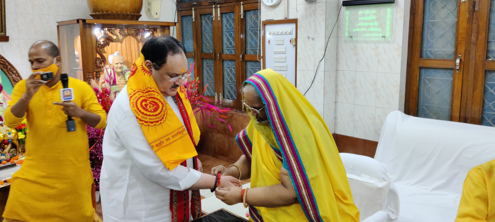 भाजपा राष्ट्रीय अध्यक्ष जेपी नड्डा पहुंचे शांतिकुंज गायत्री परिवार प्रमुख संग लिया महाप्रसाद भाजपा राष्ट्रीय अध्यक्ष जेपी नड्डा पहुंचे शांतिकुंज गायत्री परिवार प्रमुख संग लिया महाप्रसाद