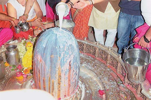 सावन में रुद्राभिषेक से मिलता है विशेष लाभ सावन में रुद्राभिषेक से मिलता है विशेष लाभ