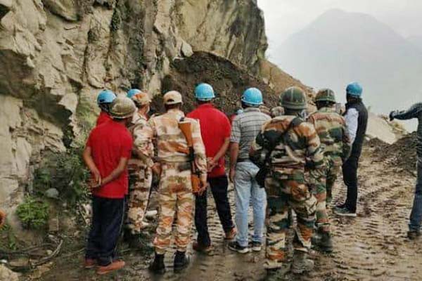 किन्नौर में भूस्खलन से अब तक 13 लोगों की मौत किन्नौर में भूस्खलन से अब तक 13 लोगों की मौत