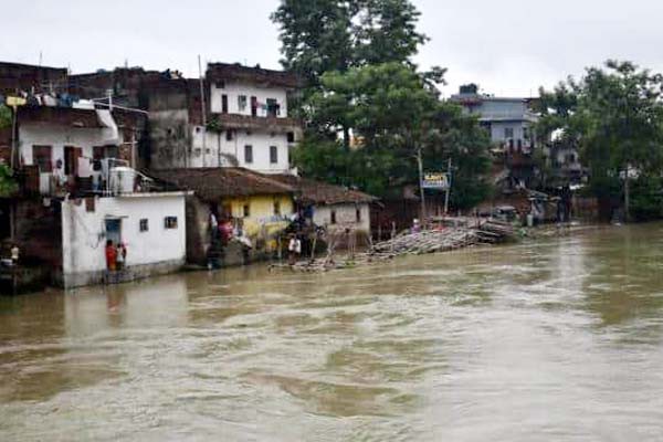 पूर्वी बिहार में भयावह हुई स्थिति, लगातार बढ़ रहा है गंगा और कोसी नदी का पानी