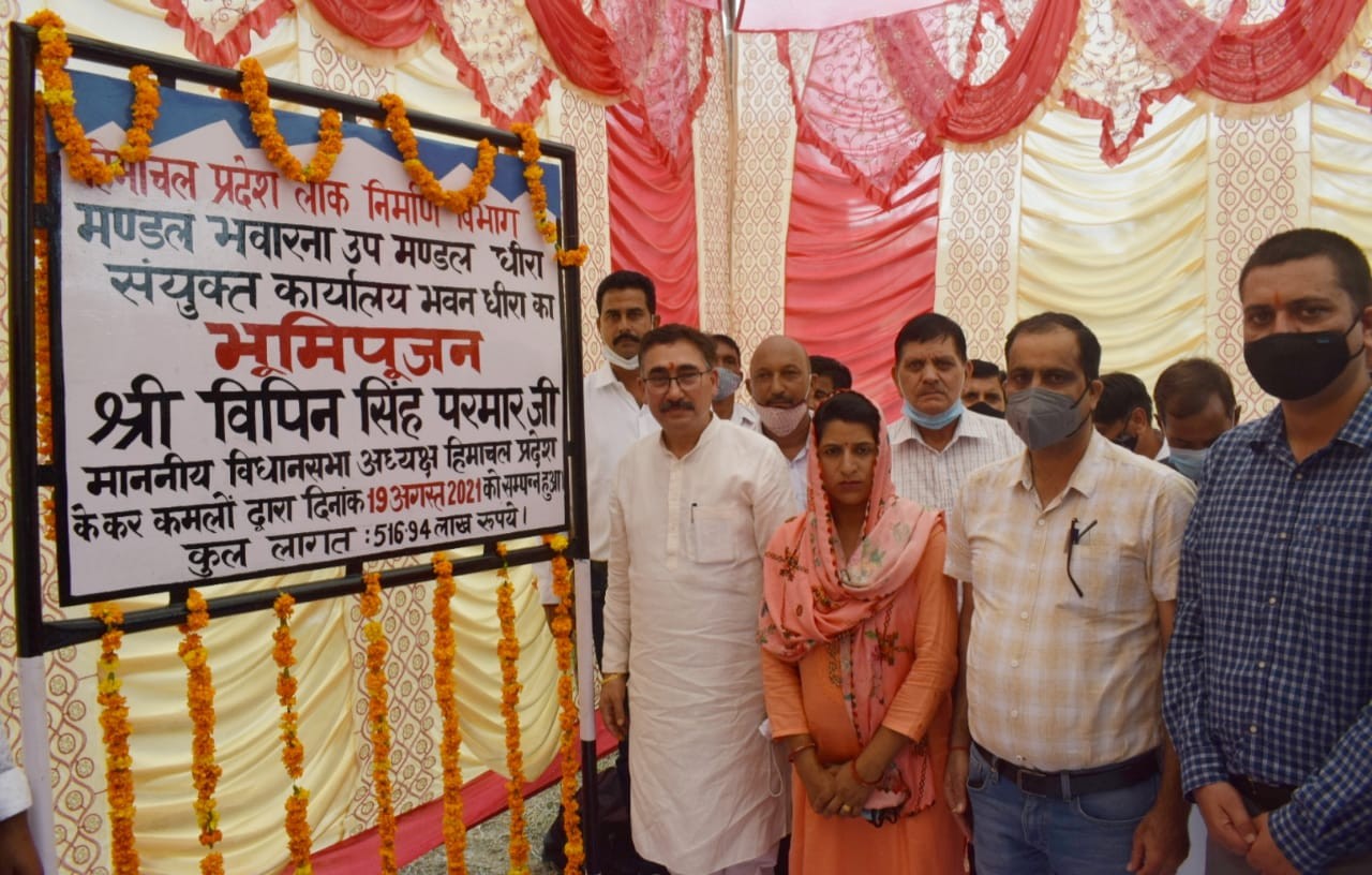 धीरा में 517 लाख से बनने वाले मिनी सचिवालय का किया भूमिपूजन सामुदायिक भवन गदयाडू का किया उद्घाटन 10 पात्र परिवारों को बांटे 3.9 लाख रुपये के राहत राशि के चेक धीरा तथा रझू़ं में लोगों की समस्याओं का किया निपटारा धीरा में 517 लाख से बनने वाले मिनी सचिवालय का किया भूमिपूजन सामुदायिक भवन गदयाडू का किया उद्घाटन 10 पात्र परिवारों को बांटे 3.9 लाख रुपये के राहत राशि के चेक धीरा तथा रझू़ं में लोगों की समस्याओं का किया निपटारा