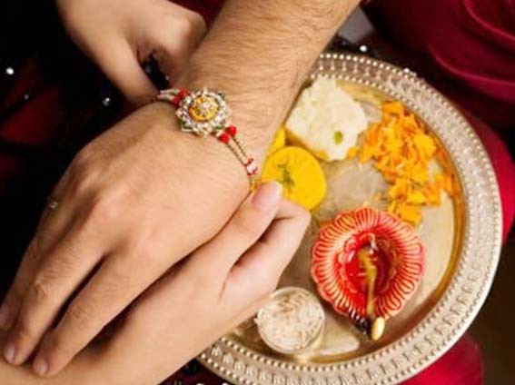 भाई की राशि के अनुसार बांधें राखी भाई की राशि के अनुसार बांधें राखी