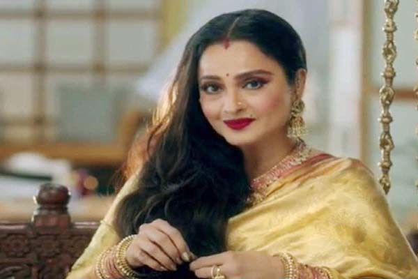 "बिग बॉस 15" के प्रोमो में सुनाई देगी रेखा की आवाज "बिग बॉस 15" के प्रोमो में सुनाई देगी रेखा की आवाज