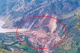 चंद्रभागा नदी में टूटकर गिरा पहाड़, बहाव रुकने से डूबने से बचे 12 गांव चंद्रभागा नदी में टूटकर गिरा पहाड़, बहाव रुकने से डूबने से बचे 12 गांव