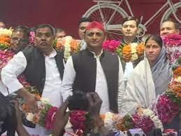 महान दल के साथ मिल सपा बनायेगी बहुमत की सरकार-अखिलेश यादव महान दल के साथ मिल सपा बनायेगी बहुमत की सरकार-अखिलेश यादव