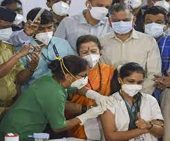 कोरोना को हराने के लिए केरल में शुरू सामूहिक टीकाकरण अभियान