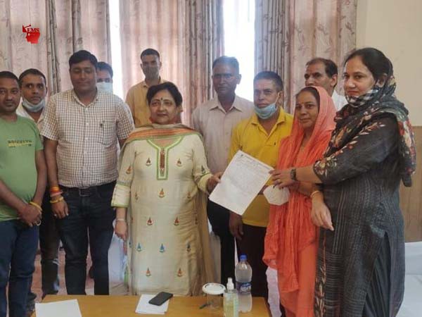 गज खड की बड़ी कूहल पर व्यय किए जाएंगे 25 लाख रुपये: सरवीन गज खड की बड़ी कूहल पर व्यय किए जाएंगे 25 लाख रुपये: सरवीन