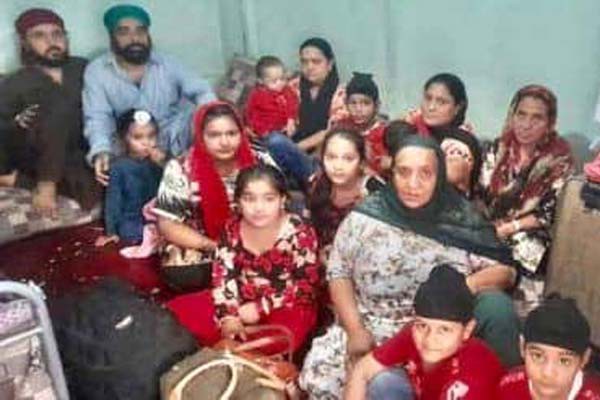 काबुल में गुरुद्वारे में फंसे 260 से अधिक सिखों को निकलने लिए अमेरिकी संगठन ने मांगी मदद काबुल में गुरुद्वारे में फंसे 260 से अधिक सिखों को निकलने लिए अमेरिकी संगठन ने मांगी मदद