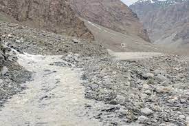 हिमाचल में भारी बारिश से कई स्थानों पर भू स्खलन, खरोट-सरकाघाट रोड बंद -बड़े बड़े बोल्डर सड़क पर आ गिरे, फिलहाल यहां से पैदल चलना भी हुआ मुश्किल हिमाचल में भारी बारिश से कई स्थानों पर भू स्खलन, खरोट-सरकाघाट रोड बंद -बड़े बड़े बोल्डर सड़क पर आ गिरे, फिलहाल यहां से पैदल चलना भी हुआ मुश्किल