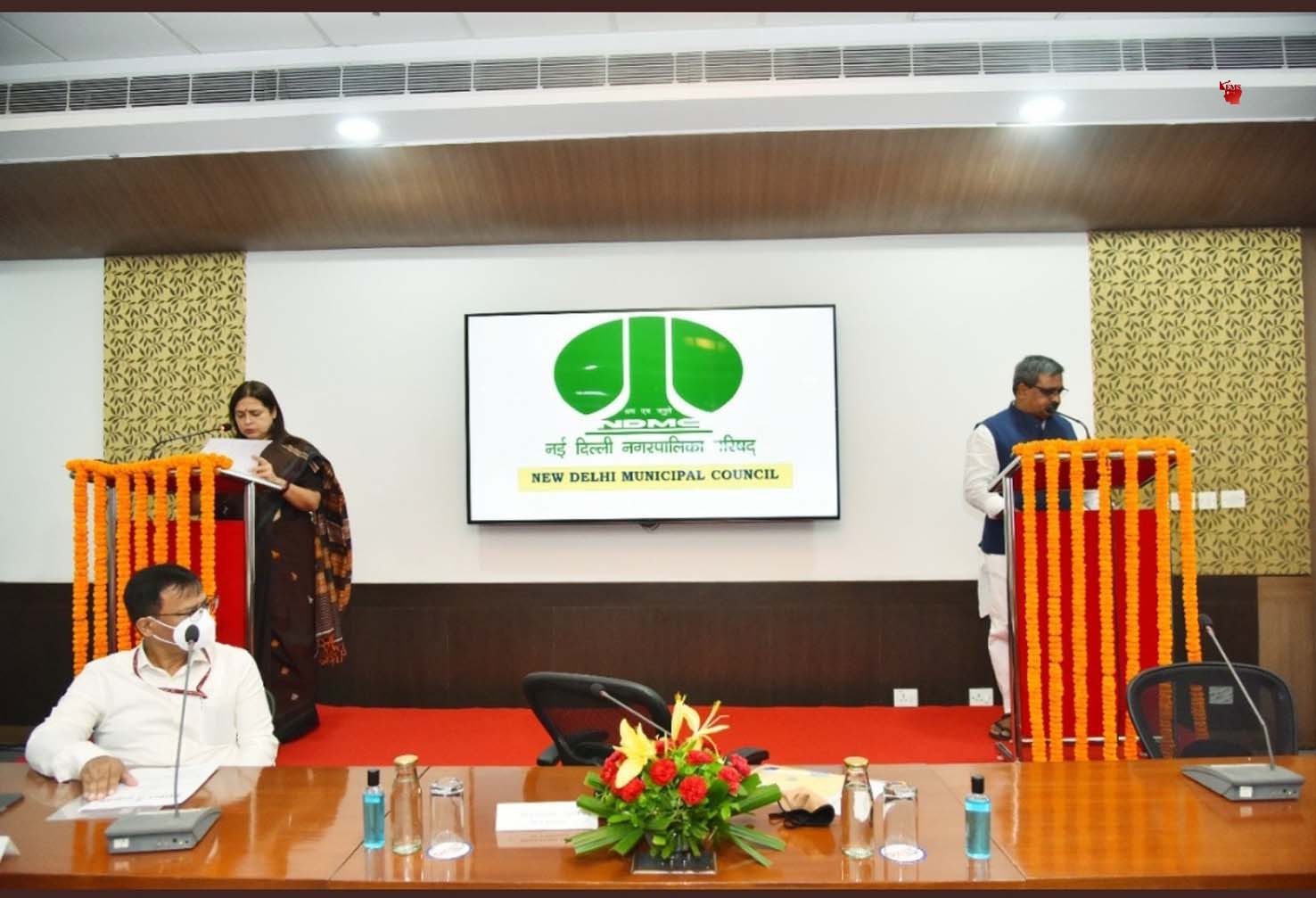 सतीश उपाध्याय ने नई दिल्ली नगरपालिका परिषद के उपाध्यक्ष के रूप में शपथ ली - पालिका परिषद के लिए इनके अतिरिक्त तीन अन्य सदस्यों ने भी शपथ ली सतीश उपाध्याय ने नई दिल्ली नगरपालिका परिषद के उपाध्यक्ष के रूप में शपथ ली - पालिका परिषद के लिए इनके अतिरिक्त तीन अन्य सदस्यों ने भी शपथ ली