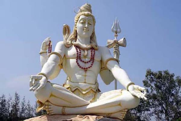 भोलेनाथ की पूजा करते समय रखें इन बातों का ध्यान भोलेनाथ की पूजा करते समय रखें इन बातों का ध्यान