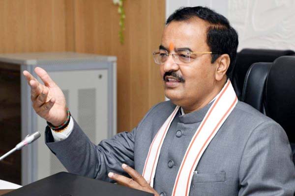 यूपी के डिप्टी सीएम केशव प्रसाद मौर्य ने यूपी चुनावों में कराई लुंगी और टोपी की एंट्री यूपी के डिप्टी सीएम केशव प्रसाद मौर्य ने यूपी चुनावों में कराई लुंगी और टोपी की एंट्री