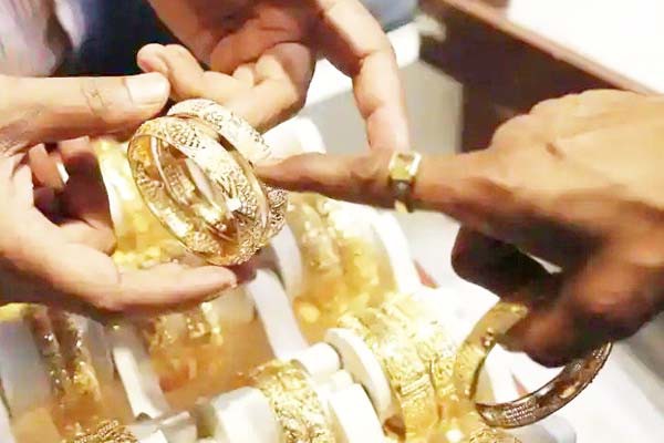 मकर संक्रांति पर सोने और चांदी के दाम बढ़े मकर संक्रांति पर सोने और चांदी के दाम बढ़े