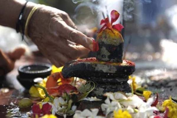 भोलेनाथ की पूजा करते समय रखें इन बातों का ध्यान भोलेनाथ की पूजा करते समय रखें इन बातों का ध्यान