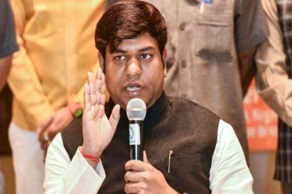 पूर्वांचल की 76 सीटों पर उम्मीदवार उतारेगी मुकेश सहनी की वीआईपी पूर्वांचल की 76 सीटों पर उम्मीदवार उतारेगी मुकेश सहनी की वीआईपी