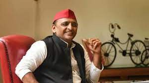 अखिलेश के करीबियों के घर देर रात तक चली रेड, जब्त किए की गई बेनामी संपत्ति व कंपनियों के दस्तावेज अखिलेश के करीबियों के घर देर रात तक चली रेड, जब्त किए की गई बेनामी संपत्ति व कंपनियों के दस्तावेज