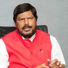बीजेपी पांच साल के लिए मुख्यमंत्री का पद शिवसेना को दे तो दोनों दल साथ आ सकते हैं: रामदास आठवले बीजेपी पांच साल के लिए मुख्यमंत्री का पद शिवसेना को दे तो दोनों दल साथ आ सकते हैं: रामदास आठवले