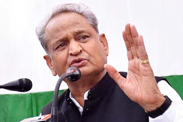 अशोक गहलोत ने सचिन पायलट गुट के विधायकों पर कसा तंज अशोक गहलोत ने सचिन पायलट गुट के विधायकों पर कसा तंज