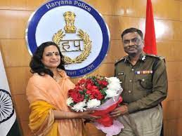 रिटायरमेंट से 10 साल पहले आईपीएस भारती अरोड़ा ने लिया वीआरएस -अंतिम दिन भगवा वेश में ऑफिस पहुंची भारती बोलीं- अब वृंदावन जाऊंगी रिटायरमेंट से 10 साल पहले आईपीएस भारती अरोड़ा ने लिया वीआरएस -अंतिम दिन भगवा वेश में ऑफिस पहुंची भारती बोलीं- अब वृंदावन जाऊंगी
