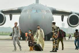 भारत ने 100 से अधिक लोगों को काबुल से किया एयरलिफ्ट भारत ने 100 से अधिक लोगों को काबुल से किया एयरलिफ्ट