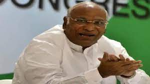 पीएम मोदी पर तंज छुट्टी के दिन करना चाहिए था काशी विश्वनाथ कॉरिडोर का उद्घाटन: मल्लिकार्जुन पीएम मोदी पर तंज छुट्टी के दिन करना चाहिए था काशी विश्वनाथ कॉरिडोर का उद्घाटन: मल्लिकार्जुन