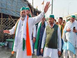 ट्रिपल 'एम' पर अटका था पेंच, किसानों पर तत्काल मुकदमे वापसी को तैयार हुई केंद्र सरकार ट्रिपल 'एम' पर अटका था पेंच, किसानों पर तत्काल मुकदमे वापसी को तैयार हुई केंद्र सरकार