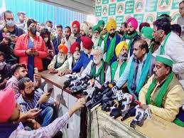 किसान आंदोलन में फूट के संकेत सिंघु बॉर्डर पर बुलाई गई 40 संगठनों की बैठक रद्द किसान आंदोलन में फूट के संकेत सिंघु बॉर्डर पर बुलाई गई 40 संगठनों की बैठक रद्द