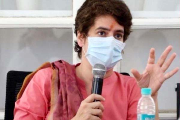 यूपी में कांग्रेस की बंजर जमीन को सींचतीं प्रियंका फ्री हेंड मिलने से प्रियंका ने बनाई पकड़ यूपी में कांग्रेस की बंजर जमीन को सींचतीं प्रियंका फ्री हेंड मिलने से प्रियंका ने बनाई पकड़