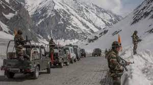 लद्दाख के सामने एलएसी पर चीन के 60,000 सैनिक तैनात भारत भी तैयार लद्दाख के सामने एलएसी पर चीन के 60,000 सैनिक तैनात भारत भी तैयार