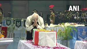 जनरल बिपिन रावत व हादसे में जान गंवाने वाले वीरों को प्रधानमंत्री, रक्षा मंत्री ने श्रद्धांजलि दी जनरल बिपिन रावत व हादसे में जान गंवाने वाले वीरों को प्रधानमंत्री, रक्षा मंत्री ने श्रद्धांजलि दी