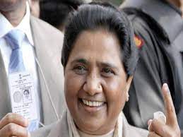 आईएएस बनने का सपना छोड़ा तो बन गईं उत्तर प्रदेश की सीएम चार्टर से मंगवाती थीं सैंडल आईएएस बनने का सपना छोड़ा तो बन गईं उत्तर प्रदेश की सीएम चार्टर से मंगवाती थीं सैंडल