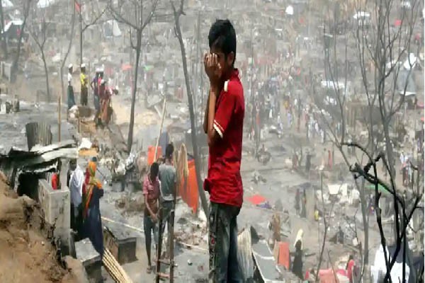 म्यांमार सेना का हिंसक चेहरा सामने आया, ग्रामीणों को किया आग के हवाले म्यांमार सेना का हिंसक चेहरा सामने आया, ग्रामीणों को किया आग के हवाले