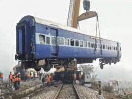 रेलवे की लापरवाही ने ले ली 9 यात्रियों की जान रेलवे की लापरवाही ने ले ली 9 यात्रियों की जान