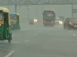 दिल्ली में कल तेज हवाओं के साथ बारिश के आसार दिल्ली में कल तेज हवाओं के साथ बारिश के आसार