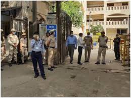दिल्ली की रोहिणी कोर्ट में लैपटॉप फटने से हुआ विस्फोट कामकाज निलंबित जांच में जुटी पुलिस दिल्ली की रोहिणी कोर्ट में लैपटॉप फटने से हुआ विस्फोट कामकाज निलंबित जांच में जुटी पुलिस