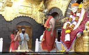 शिरडी में साईं के दरबार पहुंची शिल्पा शेट्टी -बिग बॉस के एक्स कंटेस्टेंट राजीव अदातिया भी पहुंचे शिरडी में साईं के दरबार पहुंची शिल्पा शेट्टी -बिग बॉस के एक्स कंटेस्टेंट राजीव अदातिया भी पहुंचे