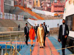 आधी रात स्टेशन पर निकले साथ अब एक ही कार में सवारी मोदी-योगी के संग से क्या संकेत आधी रात स्टेशन पर निकले साथ अब एक ही कार में सवारी मोदी-योगी के संग से क्या संकेत