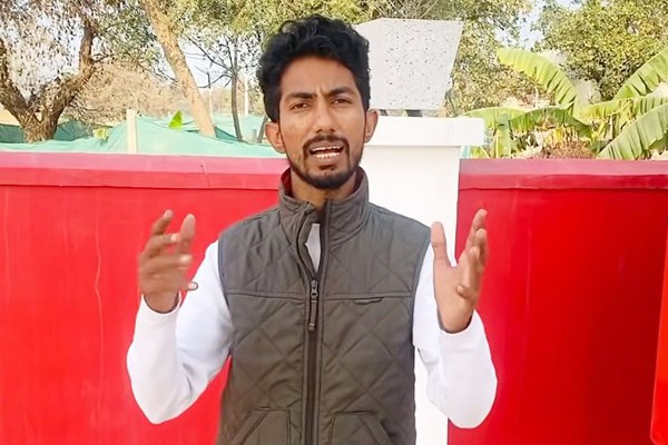 मोदी के अंदाज में पेट्रोल डीजल कीमत पर श्याम रंगीला का तंज मोदी के अंदाज में पेट्रोल डीजल कीमत पर श्याम रंगीला का तंज