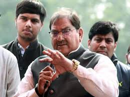 विधायक पद से इस्तीफा देने वाले इनेलो नेता अभय सिंह चौटाला का किसानों ने सम्मान किया विधायक पद से इस्तीफा देने वाले इनेलो नेता अभय सिंह चौटाला का किसानों ने सम्मान किया
