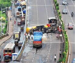 देश मे बढ़ते सड़क हादसेः दोषी कौन? देश मे बढ़ते सड़क हादसेः दोषी कौन?