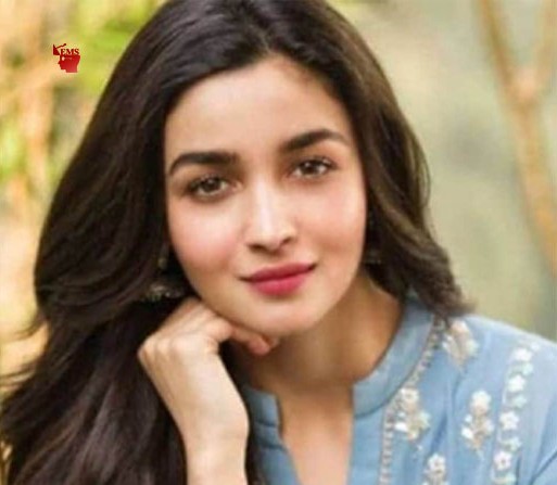 (रंगसंसार) सहेलियों के साथ पोज देती नजर आईं आलिया भट्ट (रंगसंसार) सहेलियों के साथ पोज देती नजर आईं आलिया भट्ट