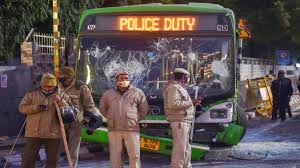 केजरीवाल सरकार ने दिल्ली पुलिस से मांगी डीटीसी बसें केजरीवाल सरकार ने दिल्ली पुलिस से मांगी डीटीसी बसें
