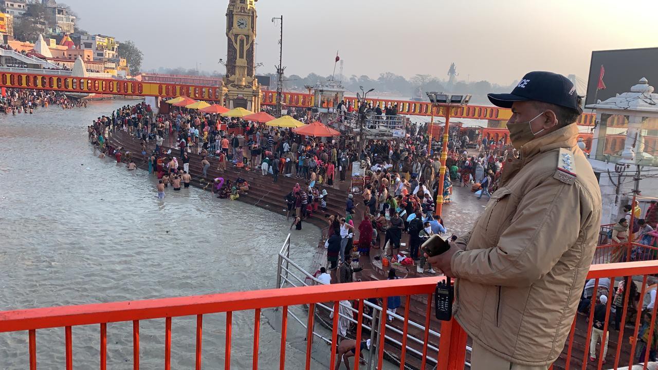 मौनी अमावस्या स्नान पर्व पर लाखों ने लगाई डुबकी मेला प्रशासन ने कोविड-19 की गाइड लाइन का कराया पालन मौनी अमावस्या स्नान पर्व पर लाखों ने लगाई डुबकी मेला प्रशासन ने कोविड-19 की गाइड लाइन का कराया पालन