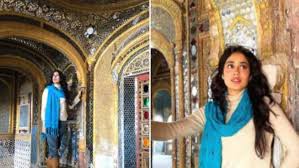 जान्हवी कपूर ने पुराने महल की तस्वीरें की शेयर, दुनिया की सबसे अच्छी जगह बताया जान्हवी कपूर ने पुराने महल की तस्वीरें की शेयर, दुनिया की सबसे अच्छी जगह बताया