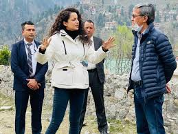 मनाली में अपना कैफे और रेस्टोरेंट खोलेंगी कंगना रनौत -अपनी टीम तथा बहन के साथ देखी जमीन, जल्द होगा निर्माण मनाली में अपना कैफे और रेस्टोरेंट खोलेंगी कंगना रनौत -अपनी टीम तथा बहन के साथ देखी जमीन, जल्द होगा निर्माण